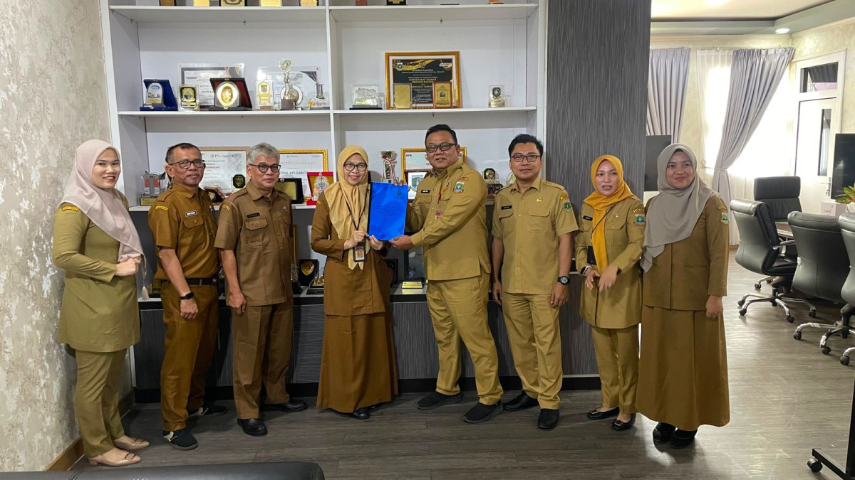 Biro Organisasi Serahkan Secara Simbolis Laporan Penilaian Mandiri SPIP Terintegrasi Provinsi Banten Tahun 2025/2026